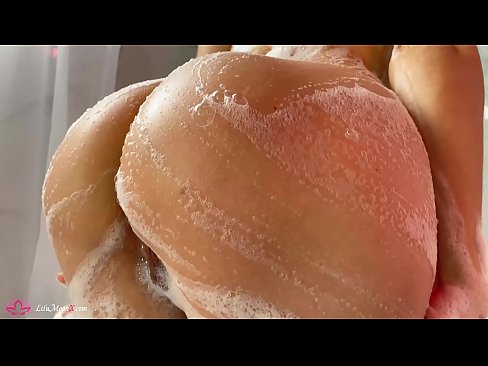 ❤️ Brunetka masturbuje kundičku s vibrátorom až do intenzívneho orgazmu v sprche ❤ Porno na sk.porngipfy.ru